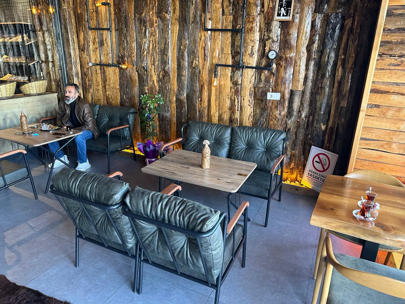 Artizan Cafe için hazırlanan modern berjer