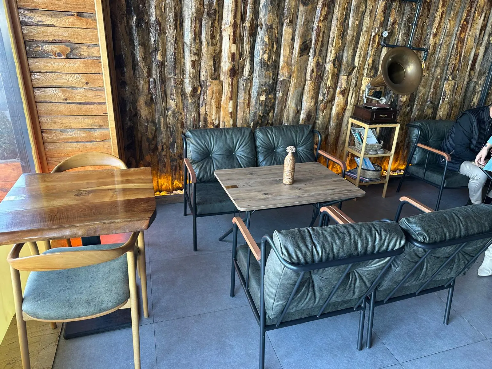 Artizan Cafe kumaş ve döşeme uygulaması