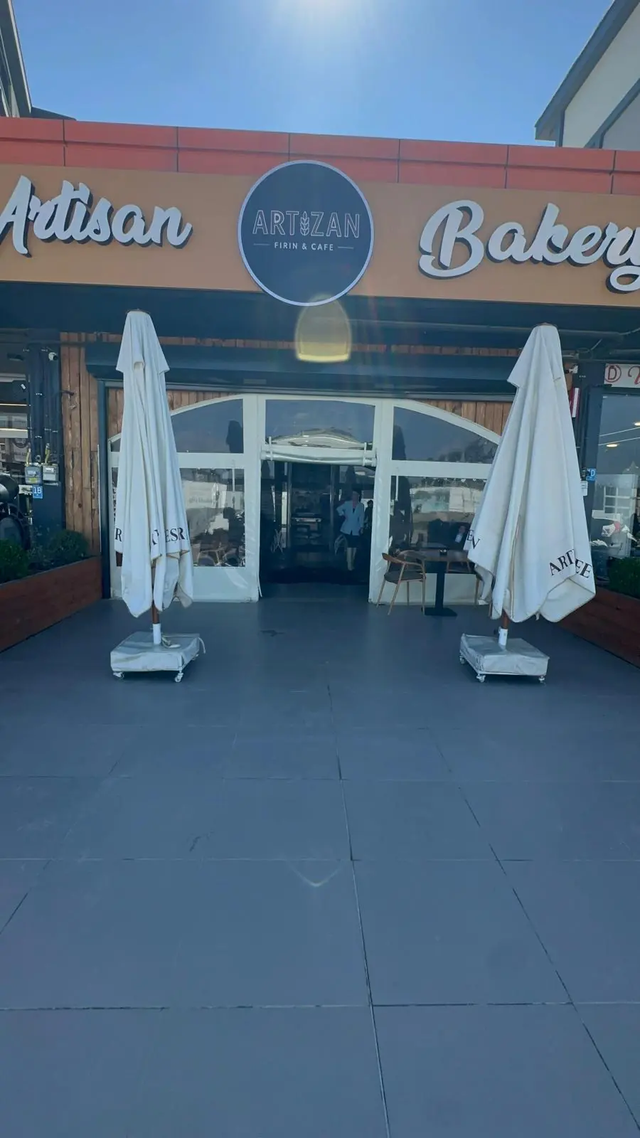 Artizan Cafe tamamlanmış oturma alanı