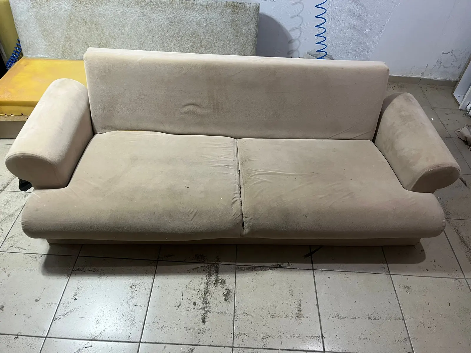 Yenileme öncesindeki klasik koltuk grubu