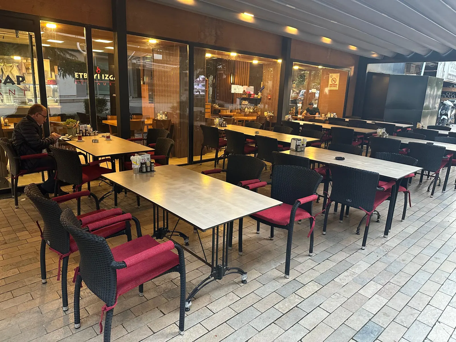 Etbeyi Restoran tamamlanmış döşeme uygulaması